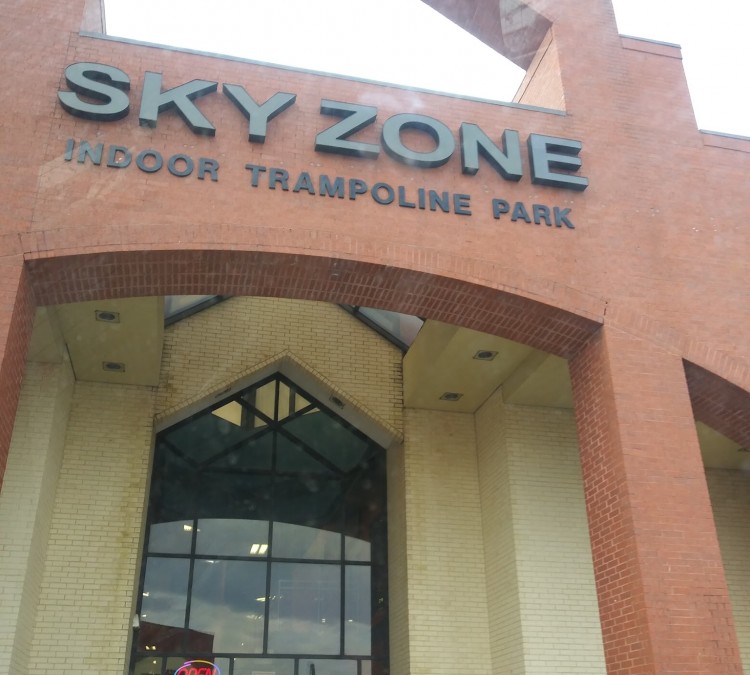 sky-zone-trampoline-park-photo
